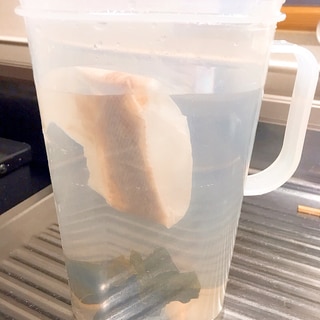 水出しで簡単！かつおぶしと昆布の簡単お出汁